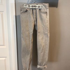 Light gray Levi jeans